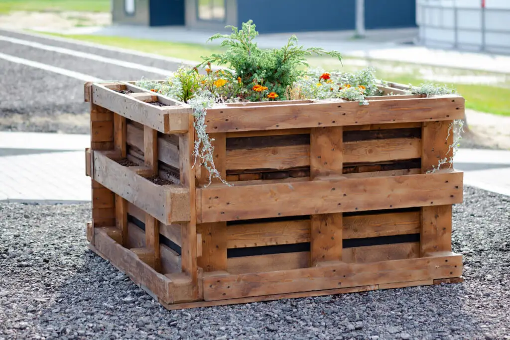 Simple Pallet Raised bed